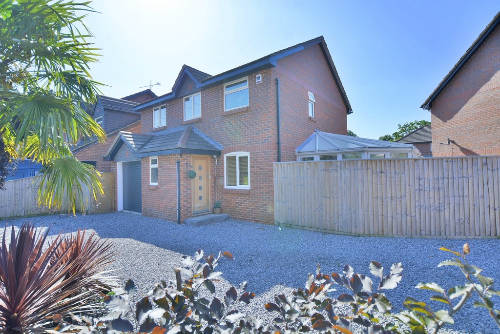 Hazelwood Drive, VERWOOD Edwards Estate Agents