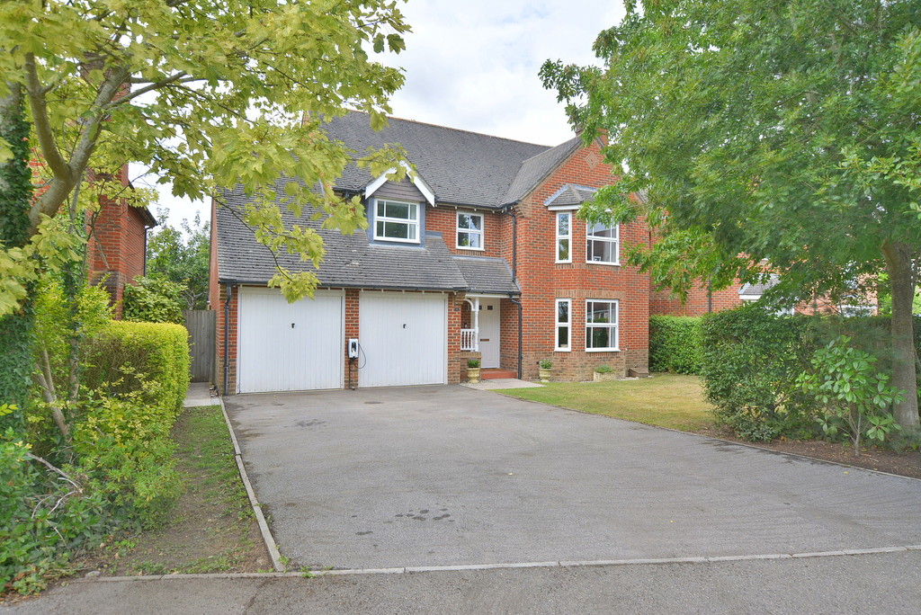 St Cleeve Way, Ferndown Edwards Estate Agents