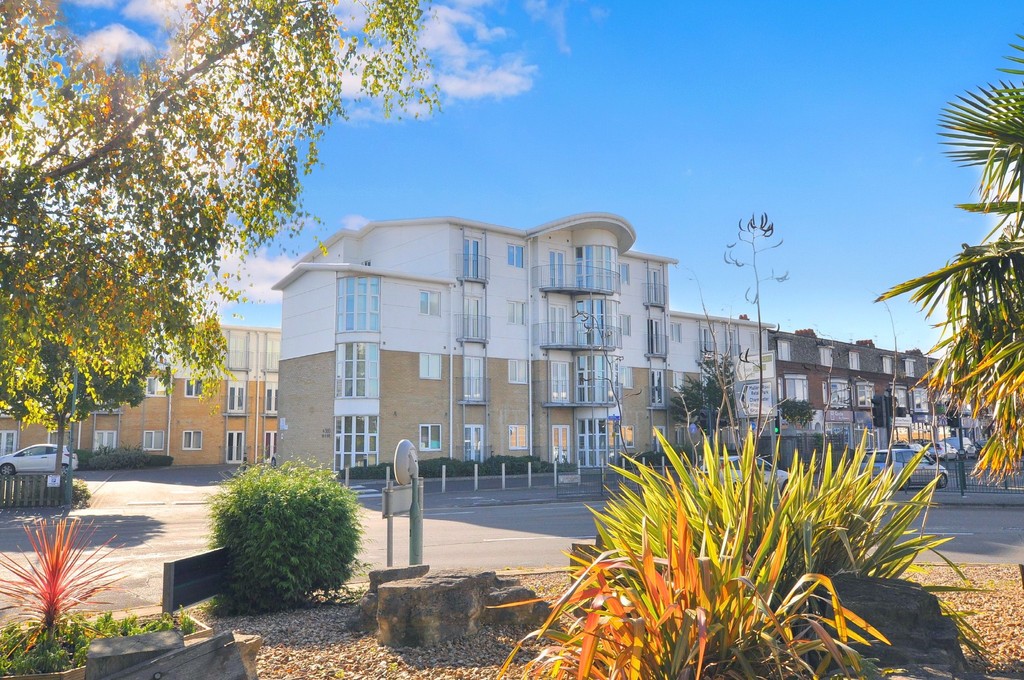 Castle Point, Bournemouth, Dorset, BH8 Edwards Estate Agents