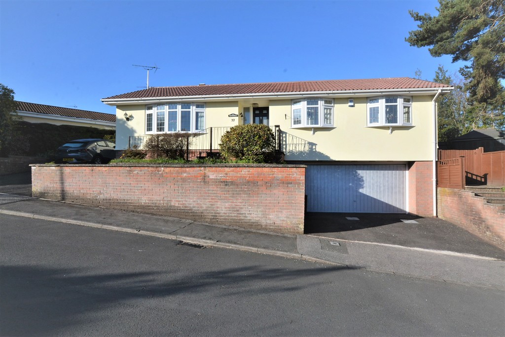 Maple Drive, Ferndown Edwards Estate Agents