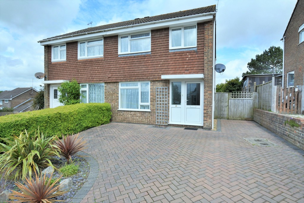 Kestrel Close, Ferndown BH22 9TW Edwards Estate Agents