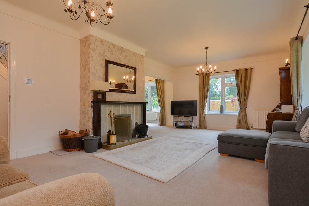 Woodside Road, Ferndown Edwards Estate Agents