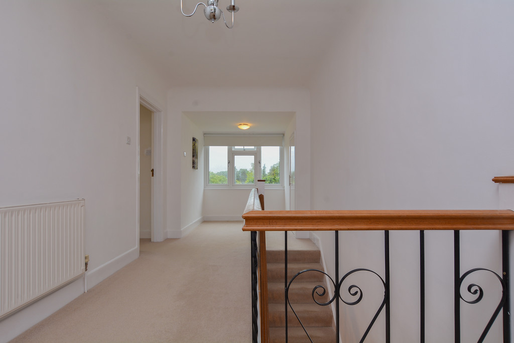 Woodside Road, Ferndown Edwards Estate Agents