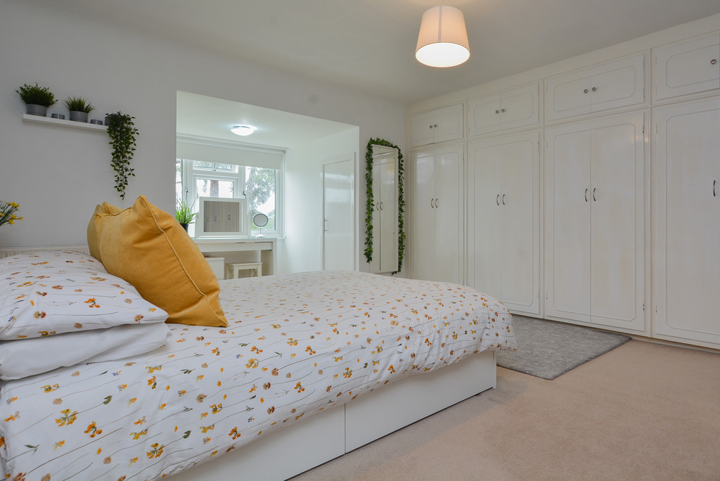 Woodside Road, Ferndown Edwards Estate Agents