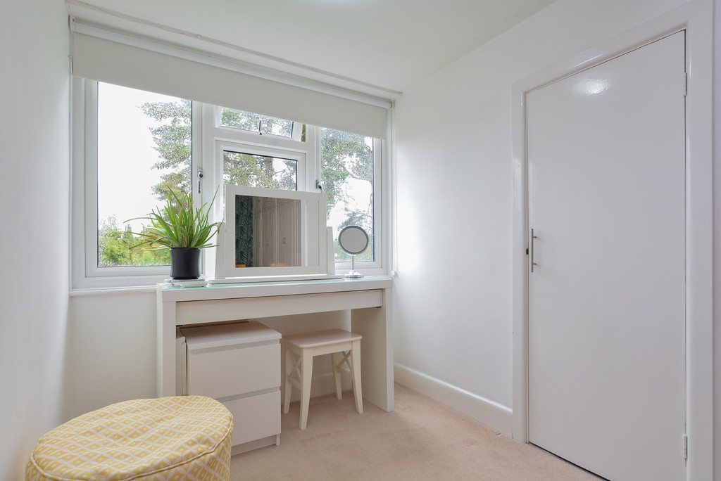 Woodside Road, Ferndown Edwards Estate Agents