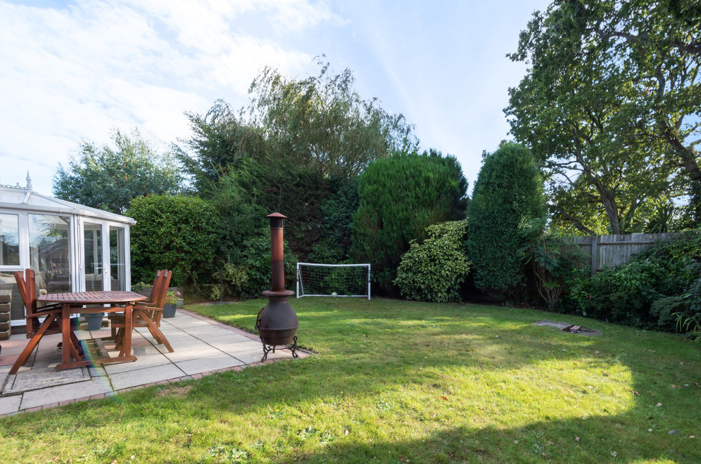 Locksley Drive, Ferndown Edwards Estate Agents