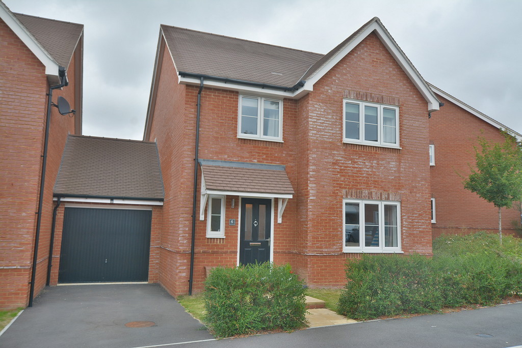 Horseshoe Crescent, Ferndown Edwards Estate Agents