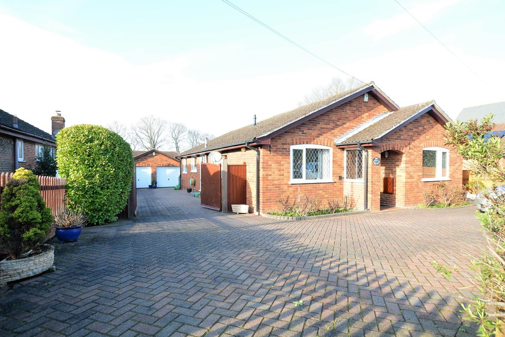 Manor Road, VERWOOD Edwards Estate Agents