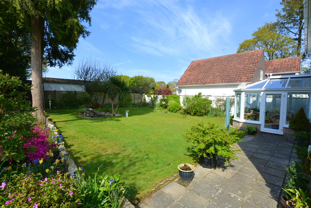 Pinewood Road, Ferndown Edwards Estate Agents