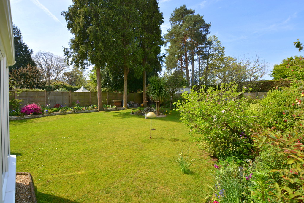 Pinewood Road, Ferndown Edwards Estate Agents