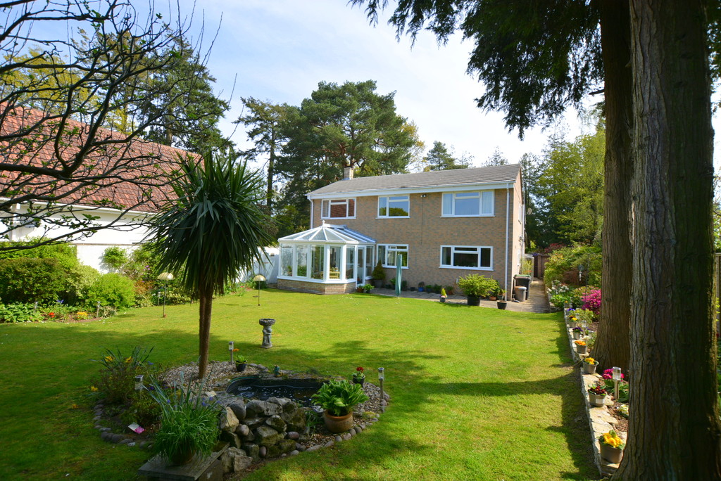 Pinewood Road, Ferndown Edwards Estate Agents