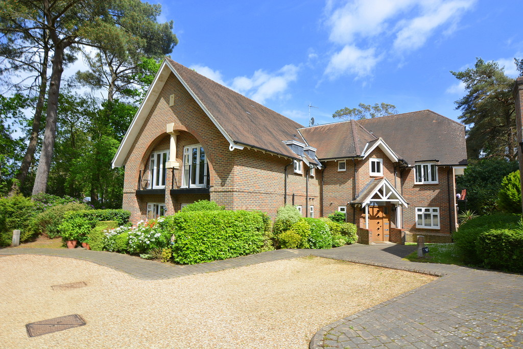 Beaufoys Avenue, Ferndown Edwards Estate Agents