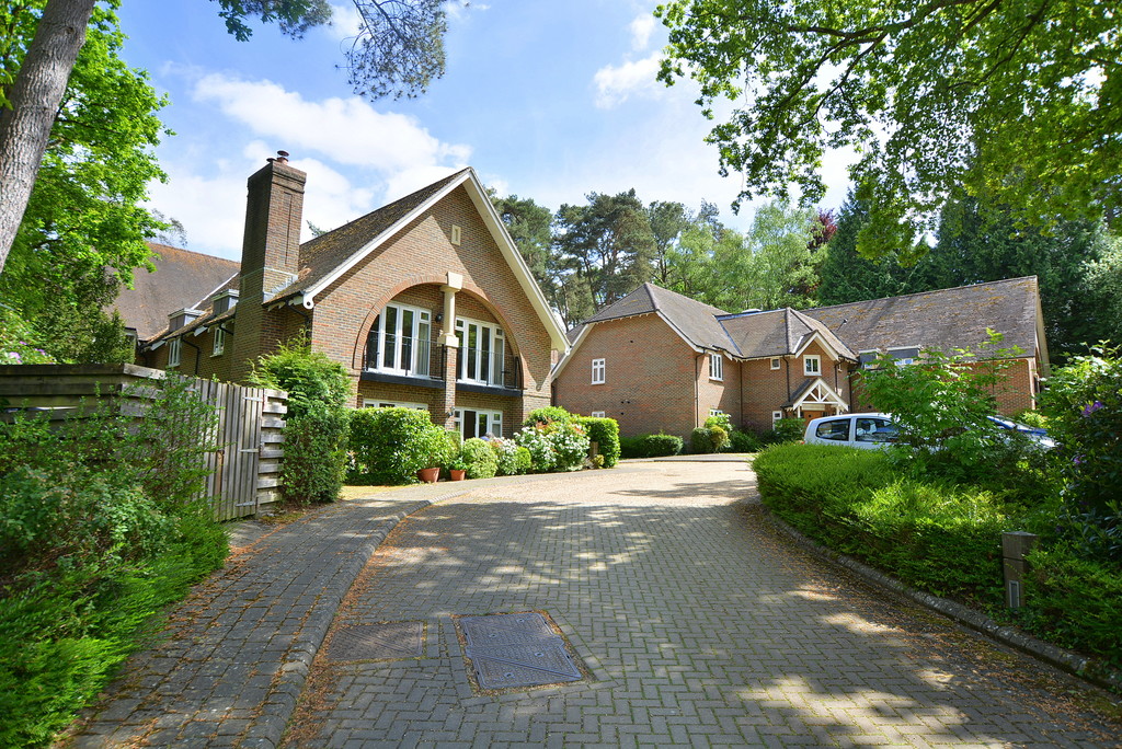 Beaufoys Avenue, Ferndown Edwards Estate Agents