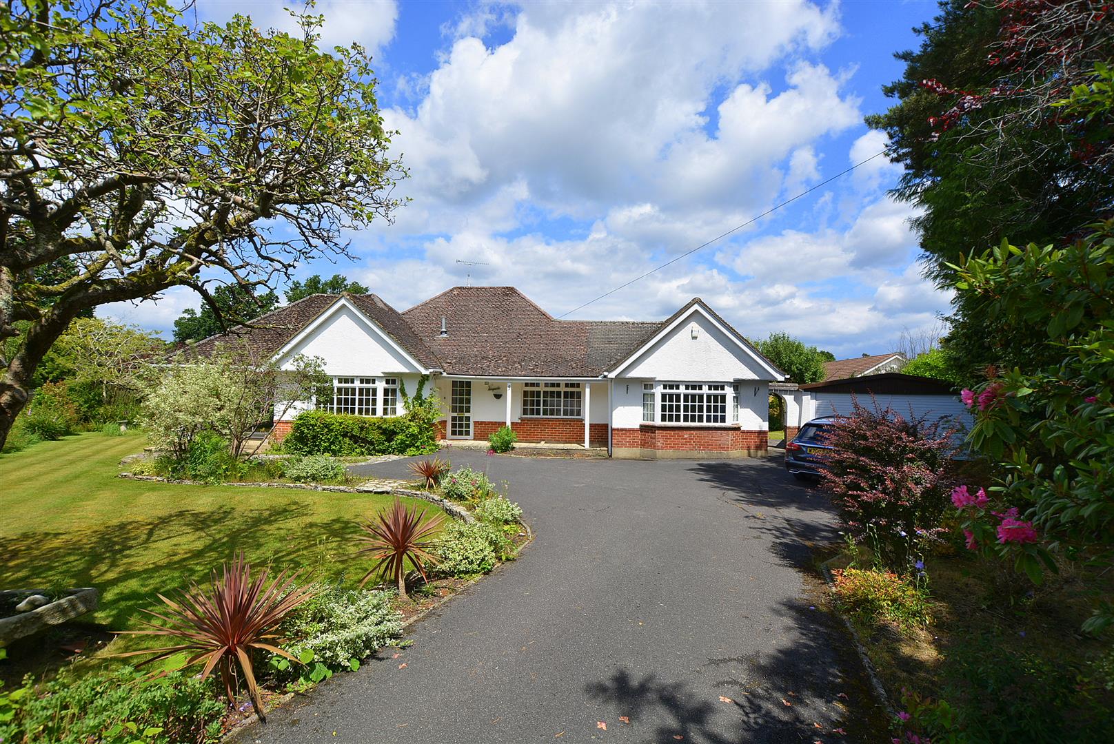 Woodacre Gardens, Ferndown Edwards Estate Agents