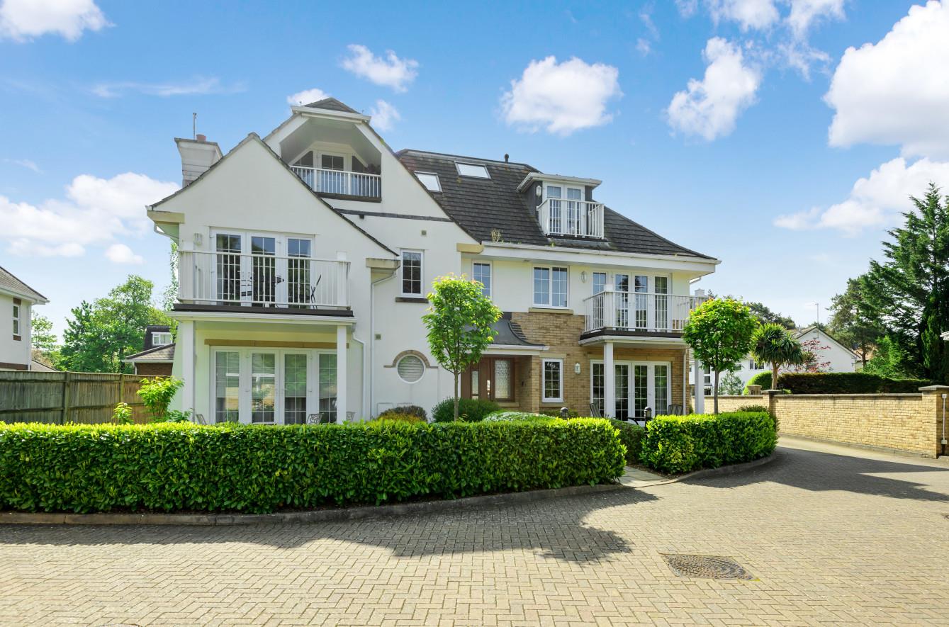 Manor Close, Ferndown Edwards Estate Agents