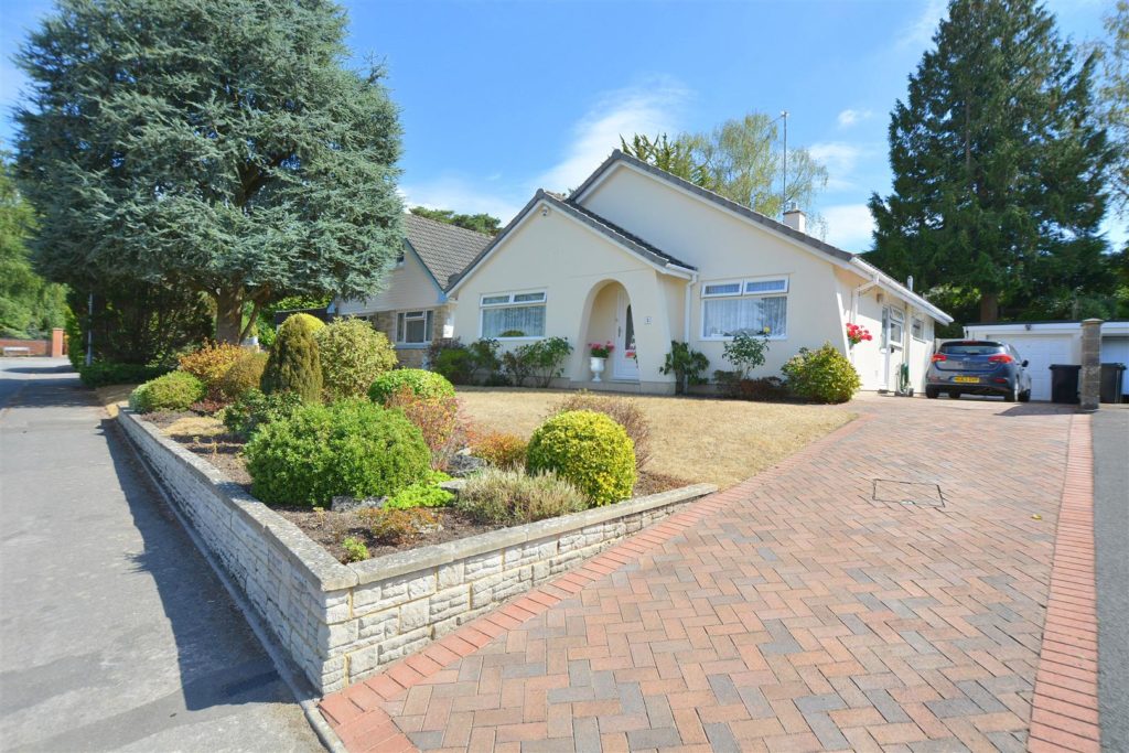 Maple Drive, Ferndown Edwards Estate Agents