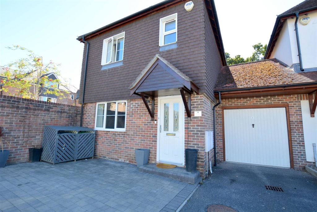 Holly Close, West Moors, Dorset Edwards Estate Agents