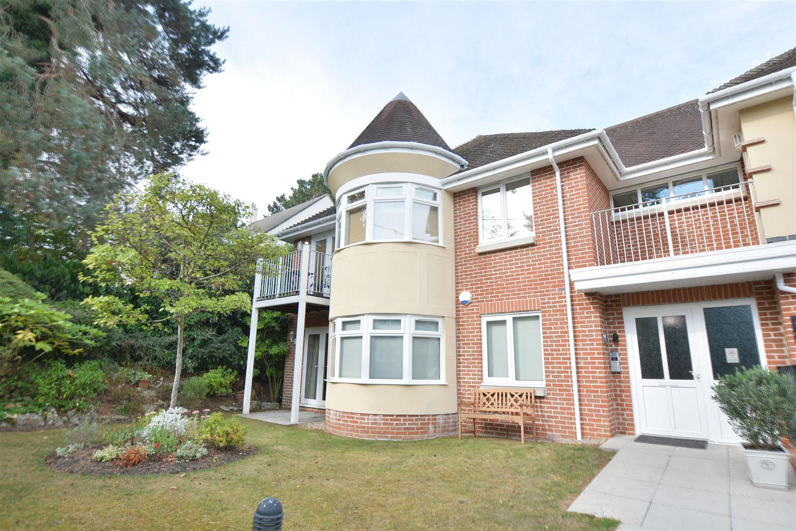 Ferndown, Dorset BH22 8LT Edwards Estate Agents