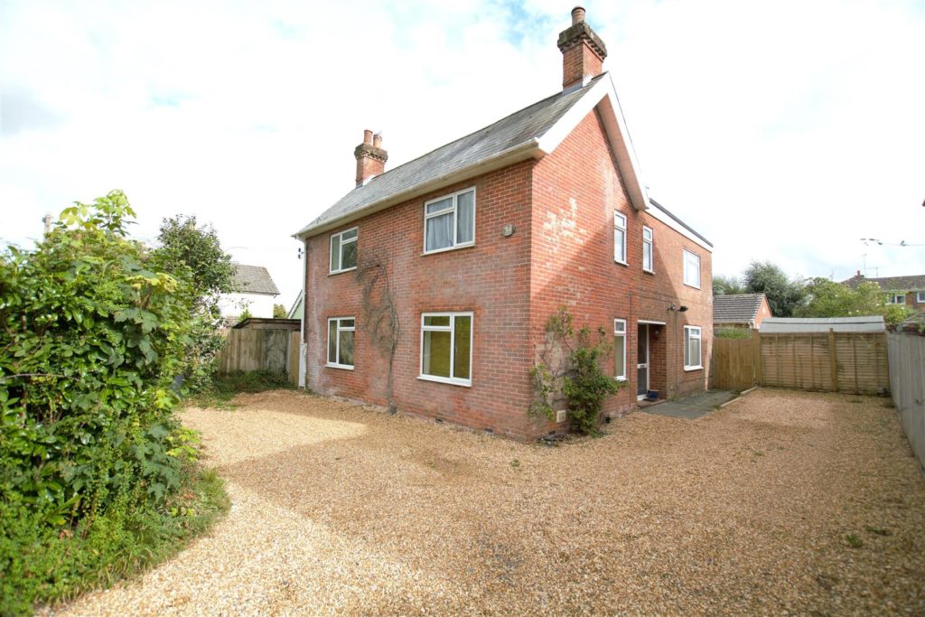 Station Road, Alderholt, Fordingbridge Edwards Estate Agents