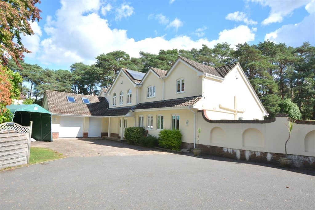 Golf Links Road, Ferndown