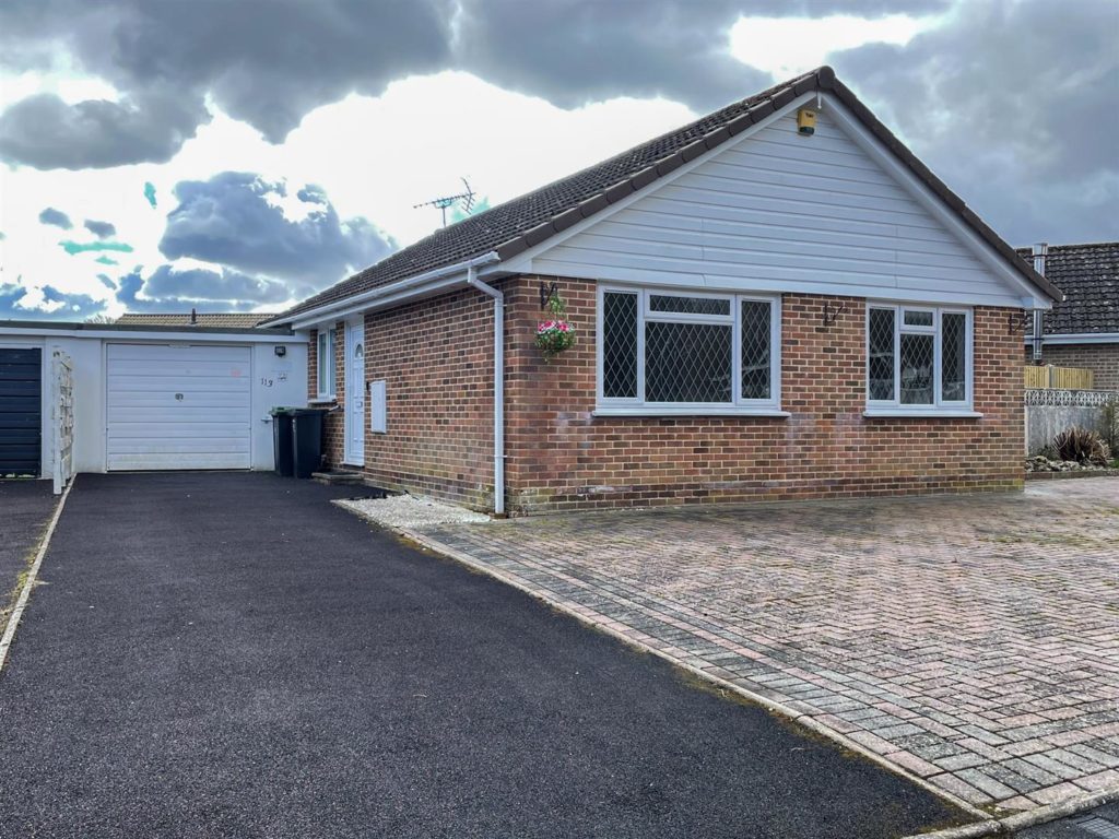 Leeson Drive, Ferndown Edwards Estate Agents