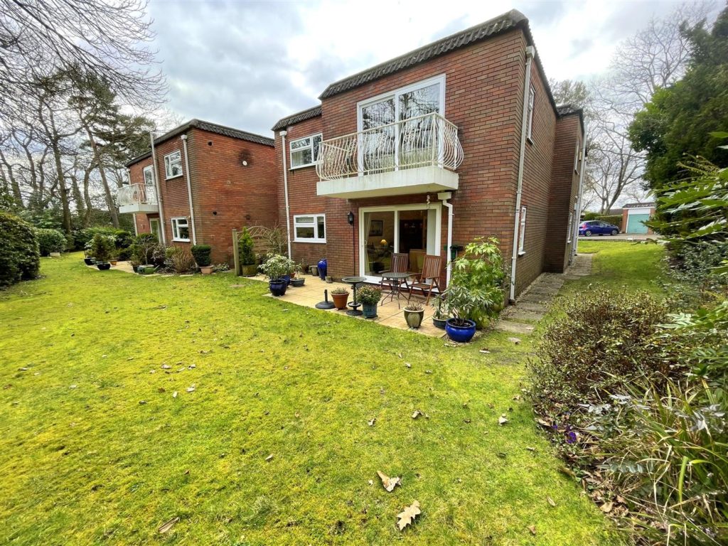 Beaufoys Avenue, Ferndown Edwards Estate Agents