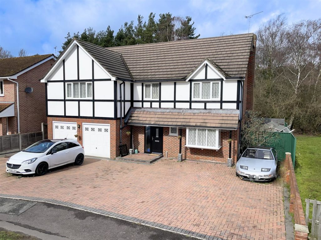 Cedar Way, Ferndown Edwards Estate Agents