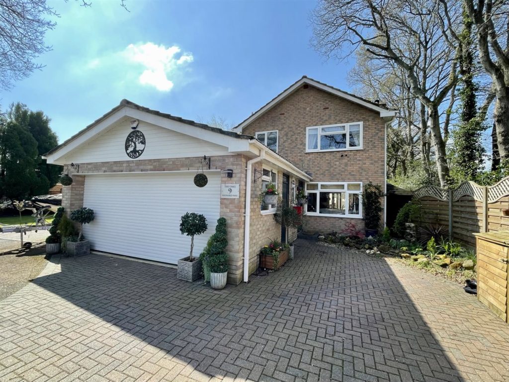 Hayward Way, Verwood, Dorset Edwards Estate Agents