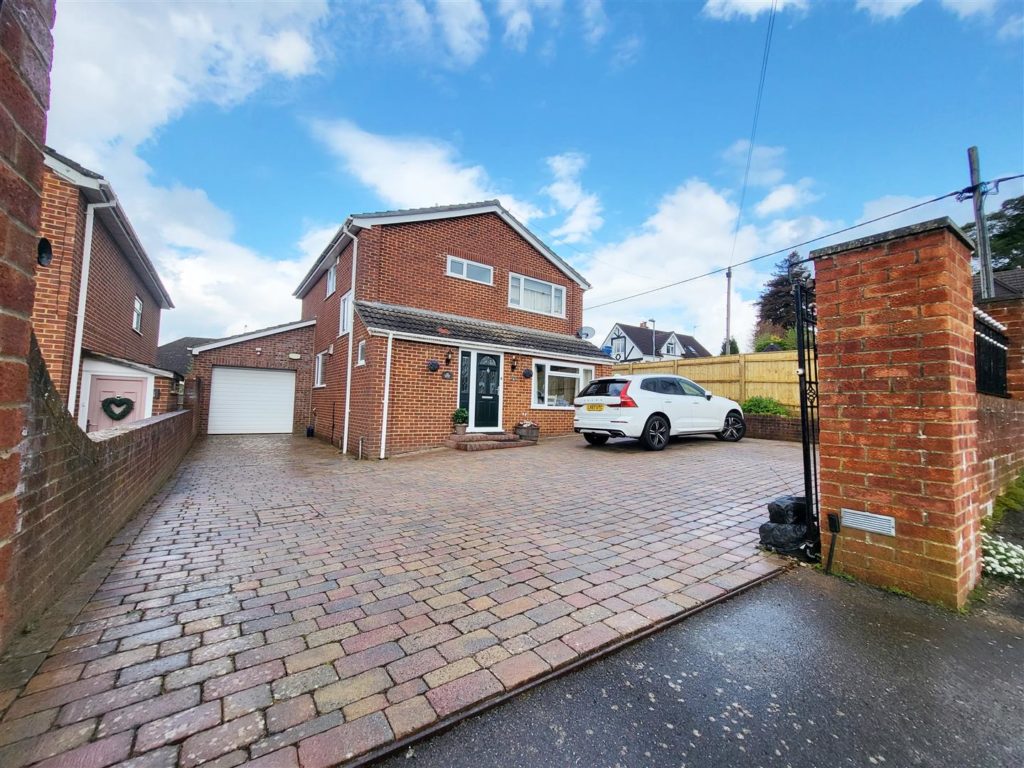 Lawns Road, Wimborne, BH21 Edwards Estate Agents