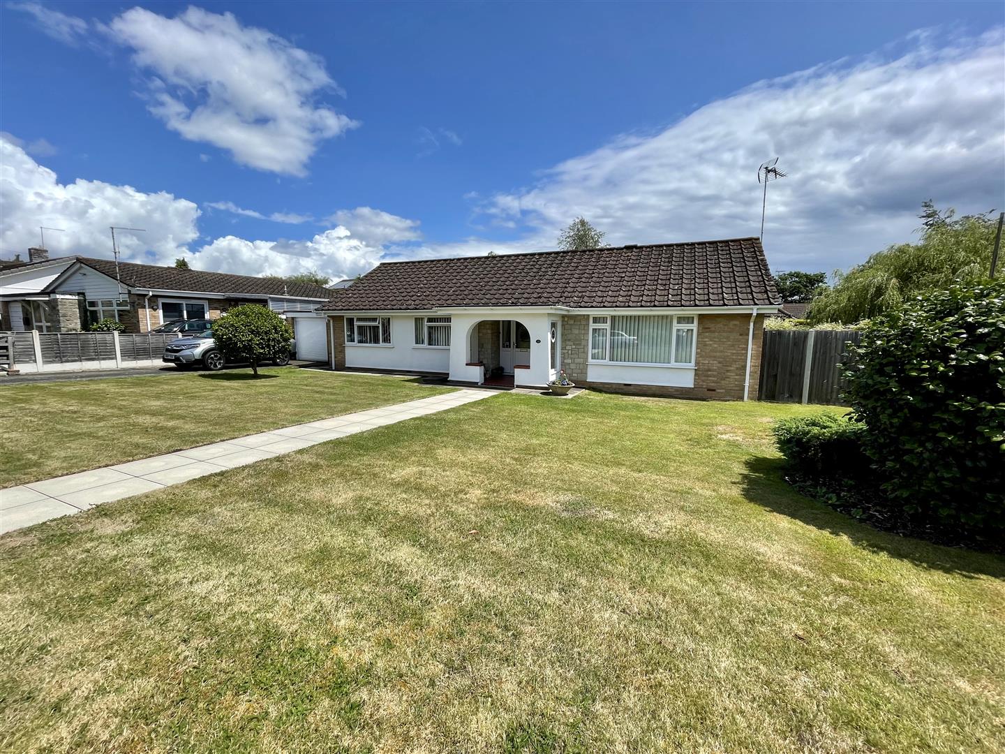 Raymond Close, VERWOOD, Dorset Edwards Estate Agents