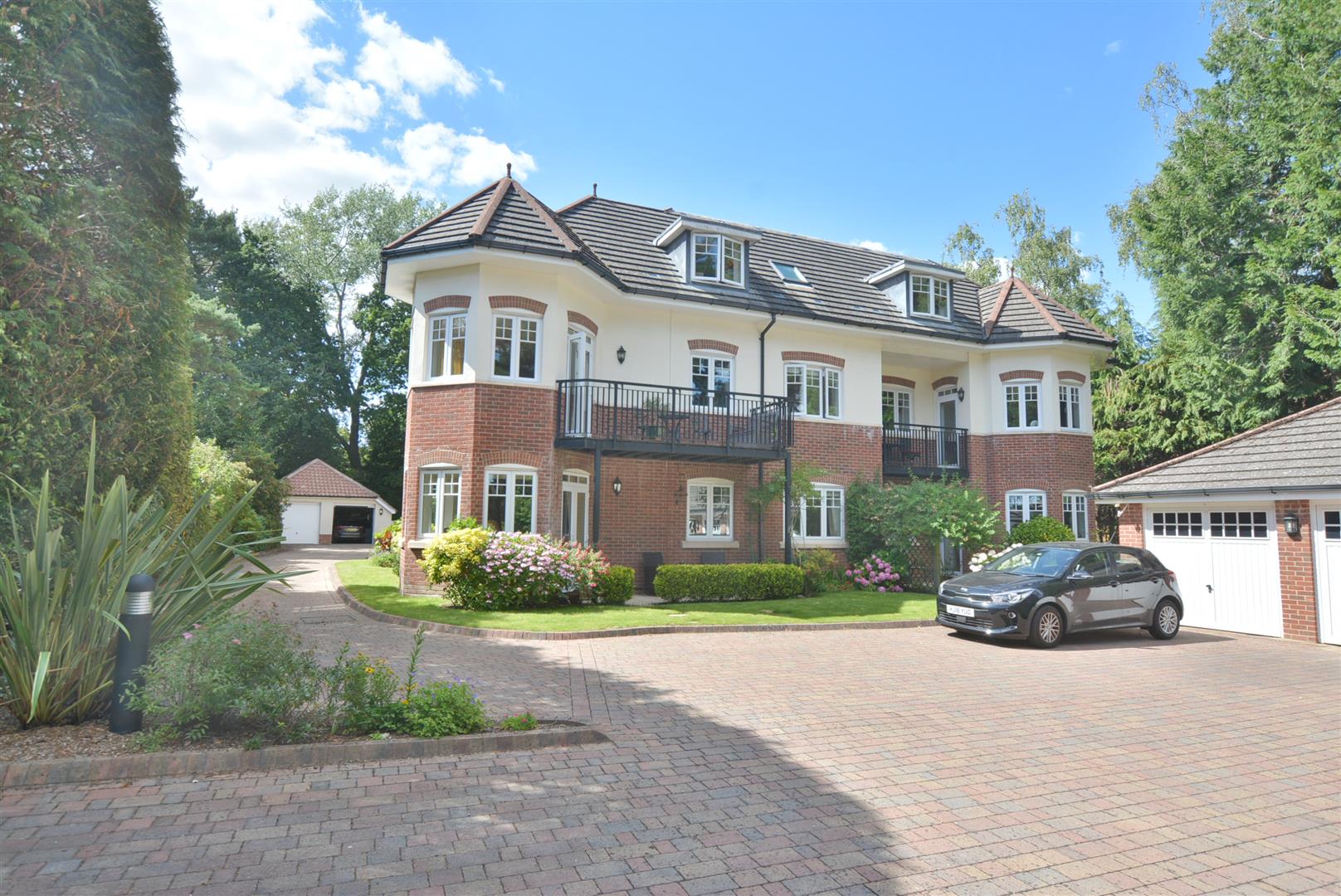 Golf Links Road, Ferndown Edwards Estate Agents