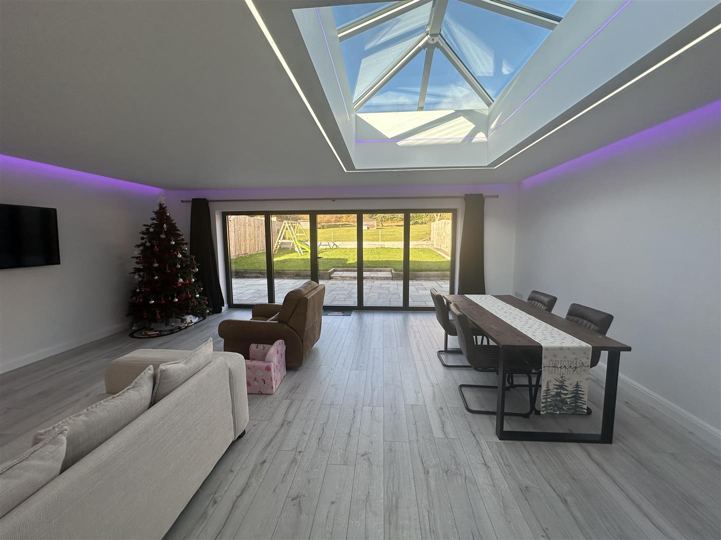 The Vineries, Wimborne Edwards Estate Agents