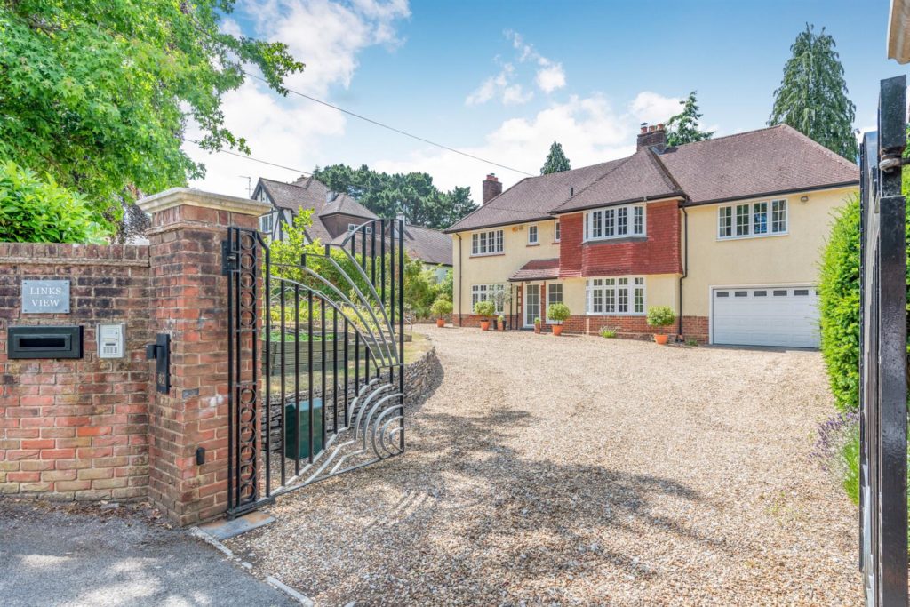 Golf Links Road, Ferndown