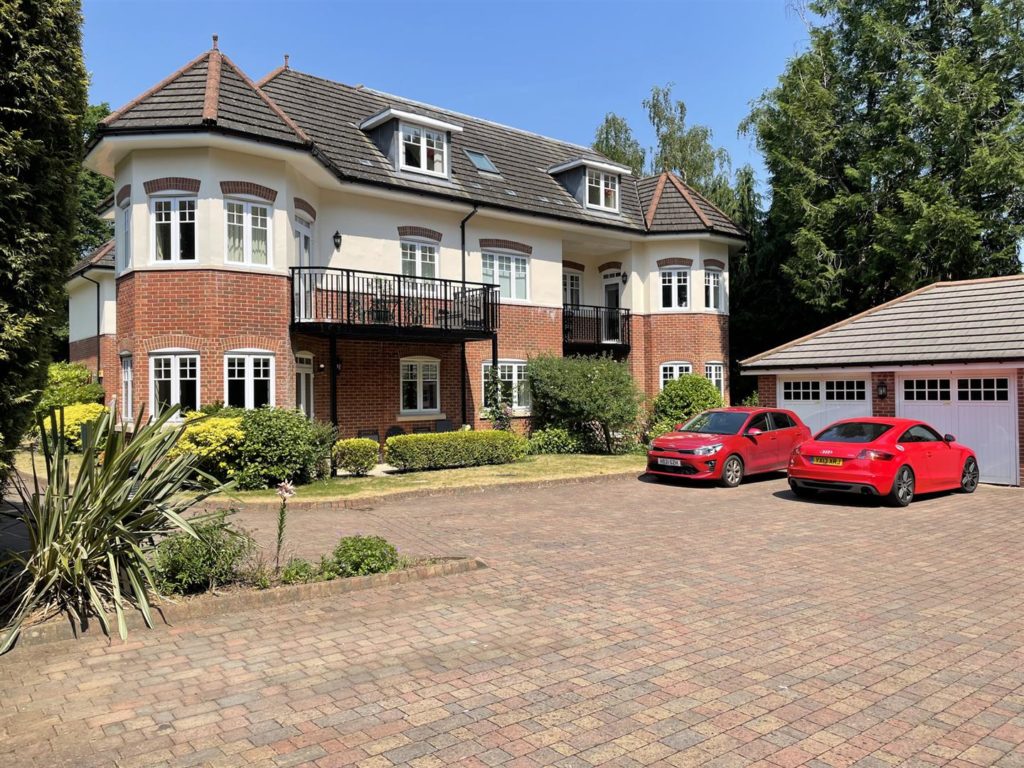 Golf Links Road, FERNDOWN