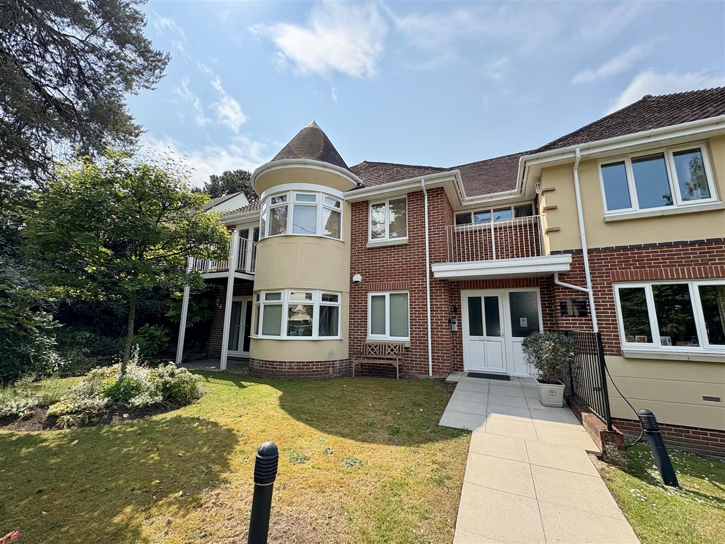 Ferndown, Dorset BH22 8LT | Edwards Estate Agents