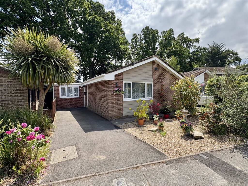 Brabourne Avenue, Ferndown