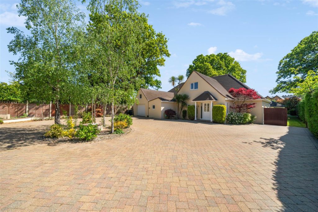 Crescent Walk, West Parley, Ferndown