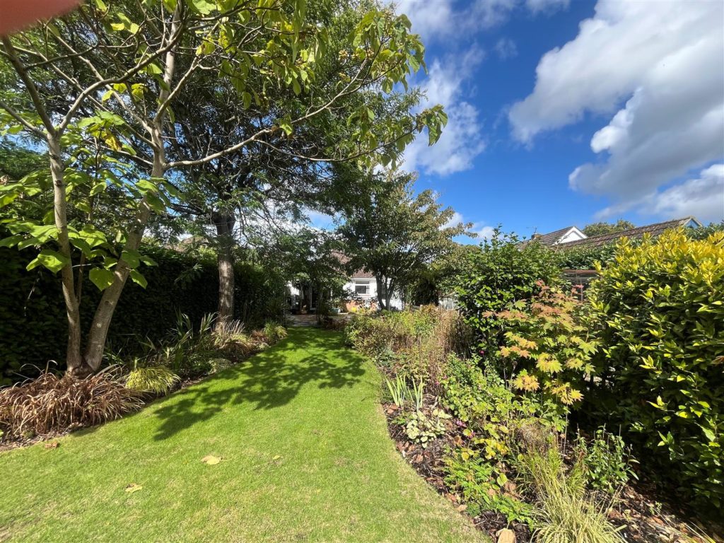 Hilltop Road, Ferndown