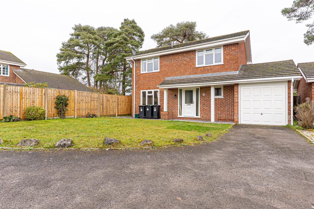 Mountbatten Drive, Ferndown