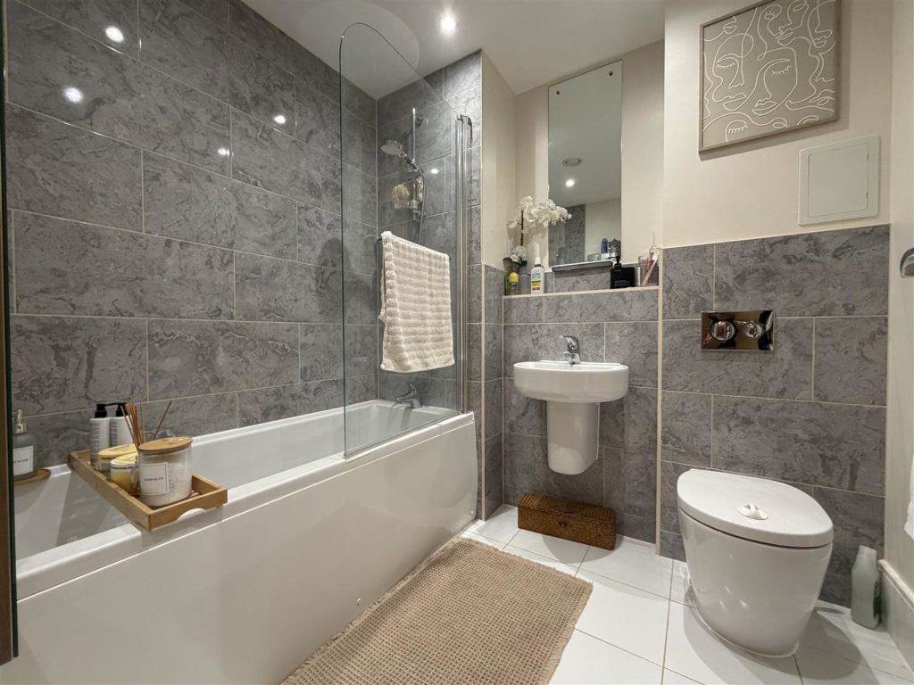 Upper Terrace Road, Bournemouth BH2 5EA