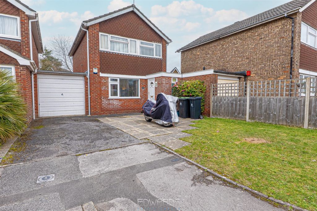 Heathfield Road, West Moors, Ferndown