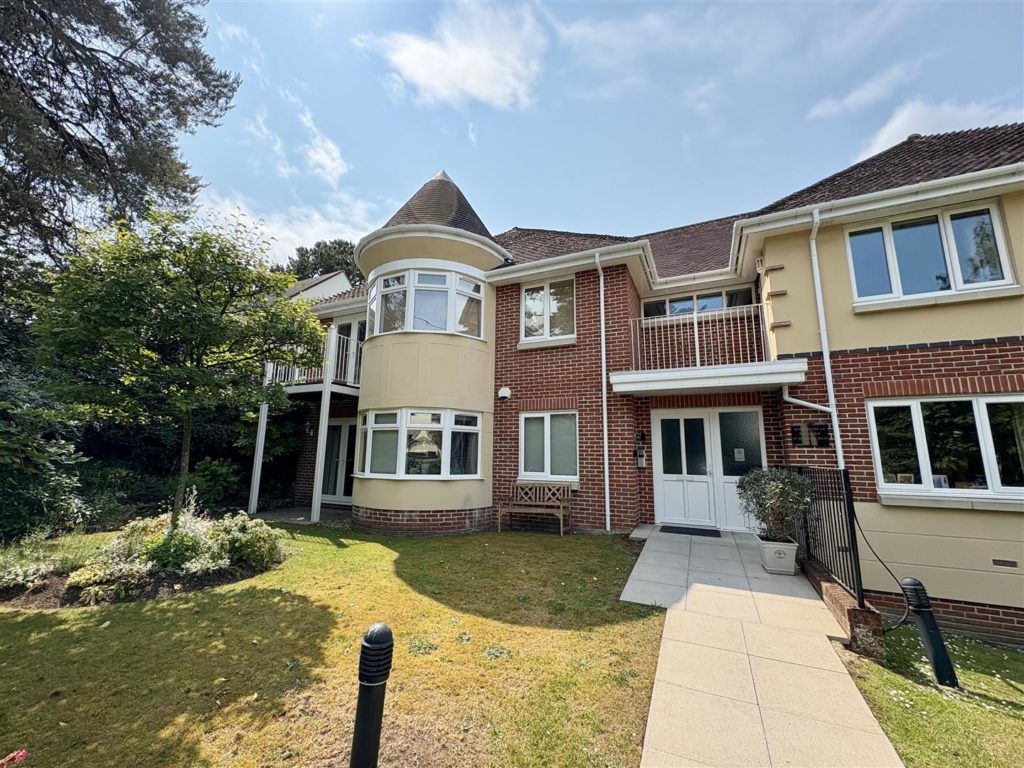 Ferndown, Dorset BH22 8LT