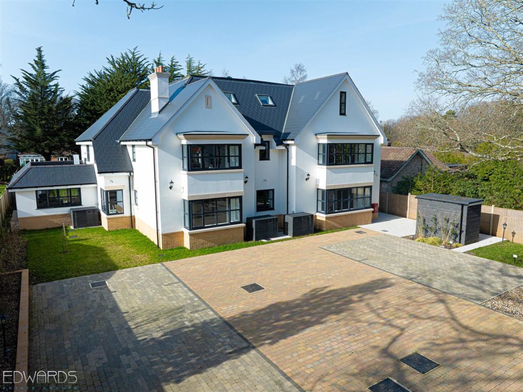 14 Golf Links Road, Ferndown