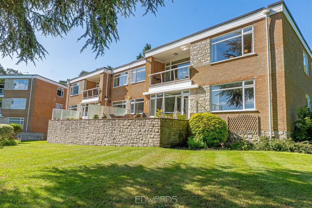Golf Links Road, Ferndown