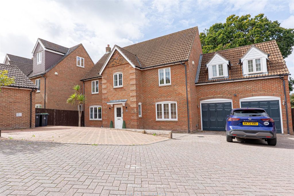 Little Dewlands, Verwood