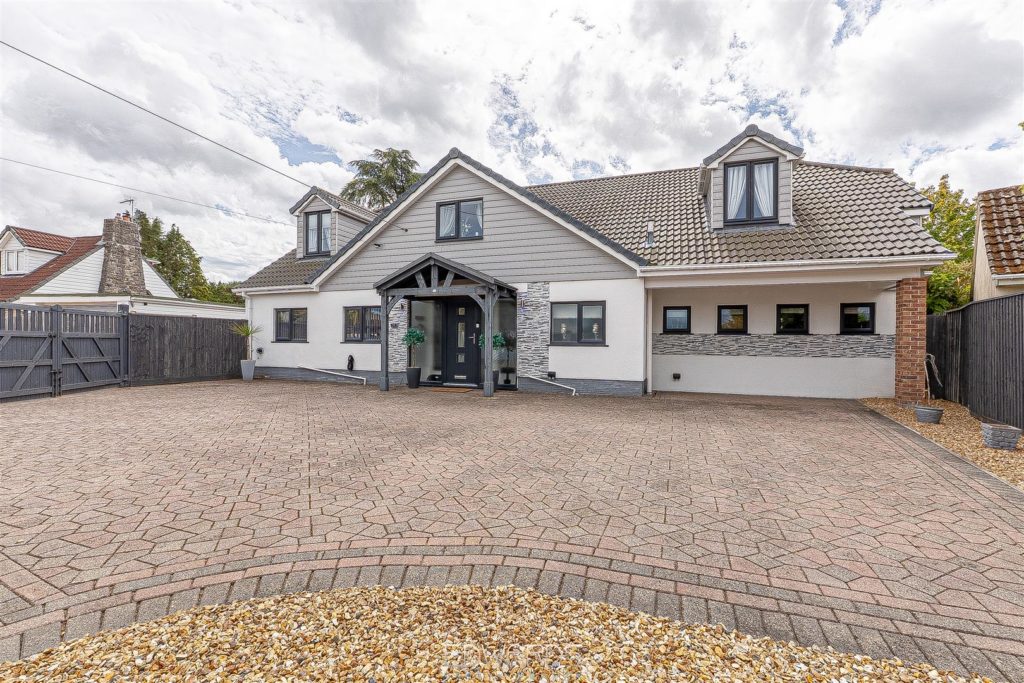 19, Oaks Drive, St Leonards And St Ives, Dorset, B