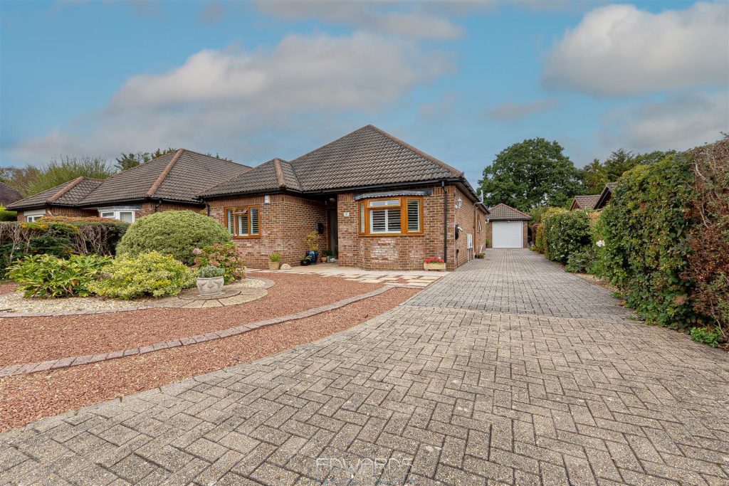 Sandhurst Drive, Three Legged Cross, Wimborne